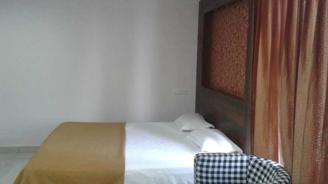 Hotel Gowri Sankar Ambāsamudram Zewnętrze zdjęcie