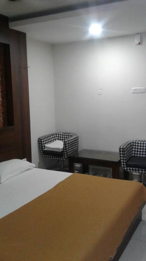 Hotel Gowri Sankar Ambāsamudram Zewnętrze zdjęcie