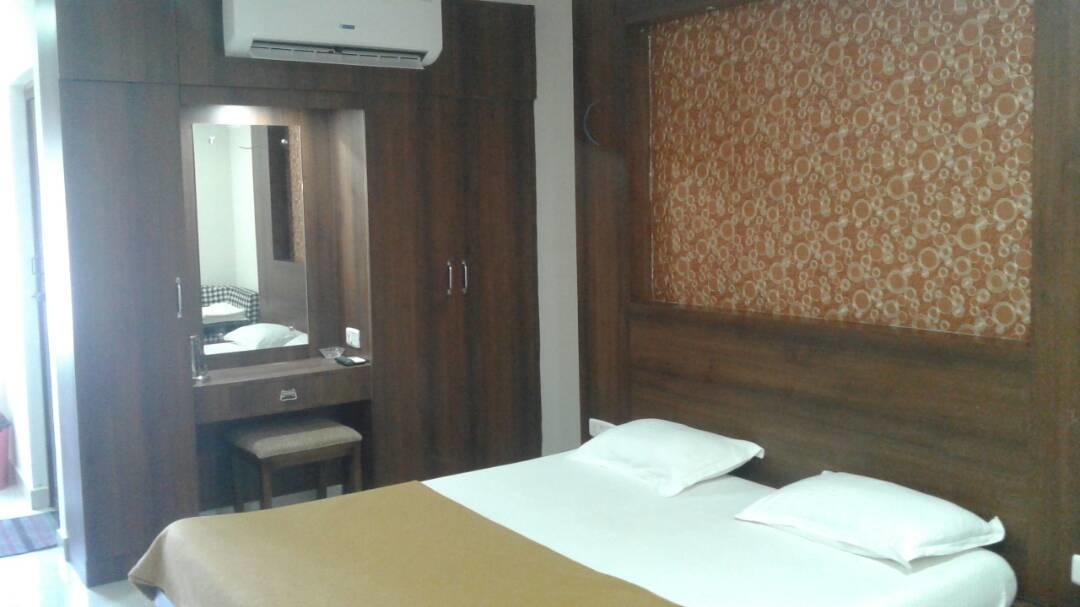 Hotel Gowri Sankar Ambāsamudram Zewnętrze zdjęcie